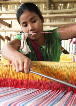 Weberin, Taisamo Frauengruppe, Bangladesch