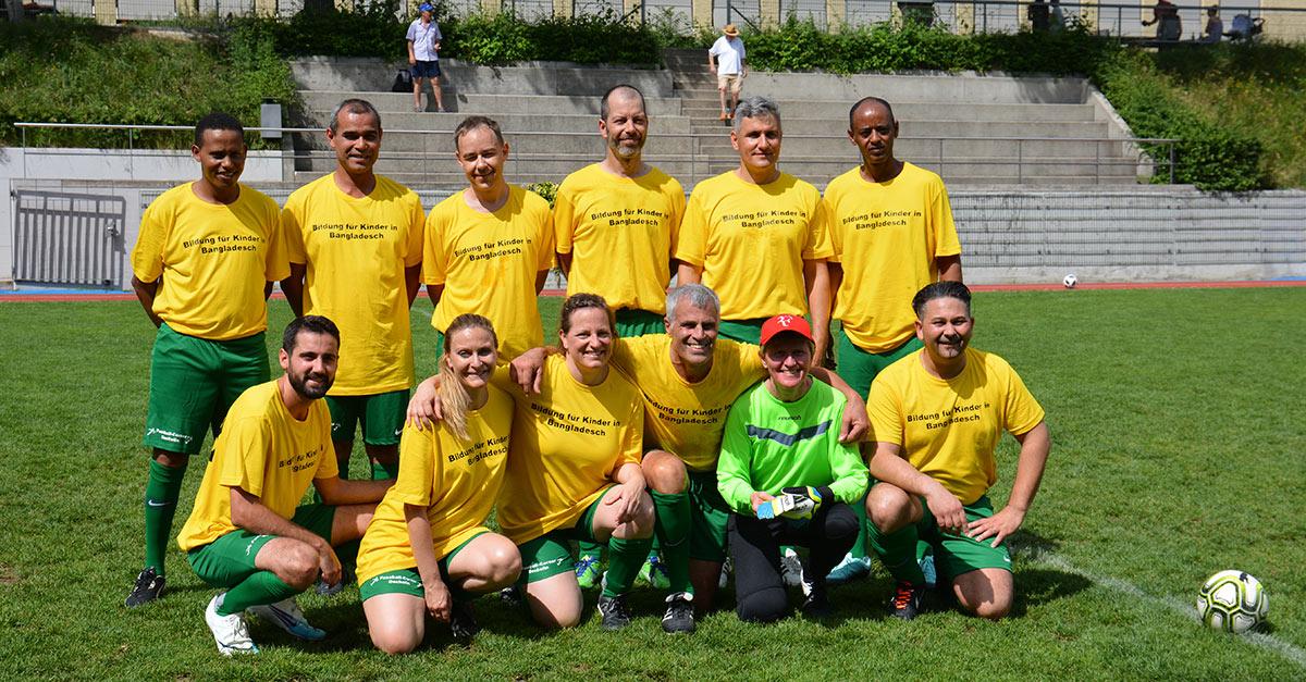 Charity-Fussballteam für Bangladesch mit u.a. Andi Egli