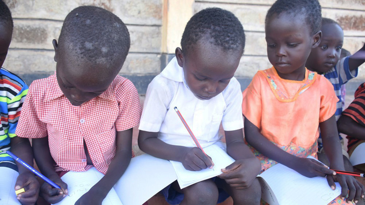 Schulkinder in Nalekat, Kenia