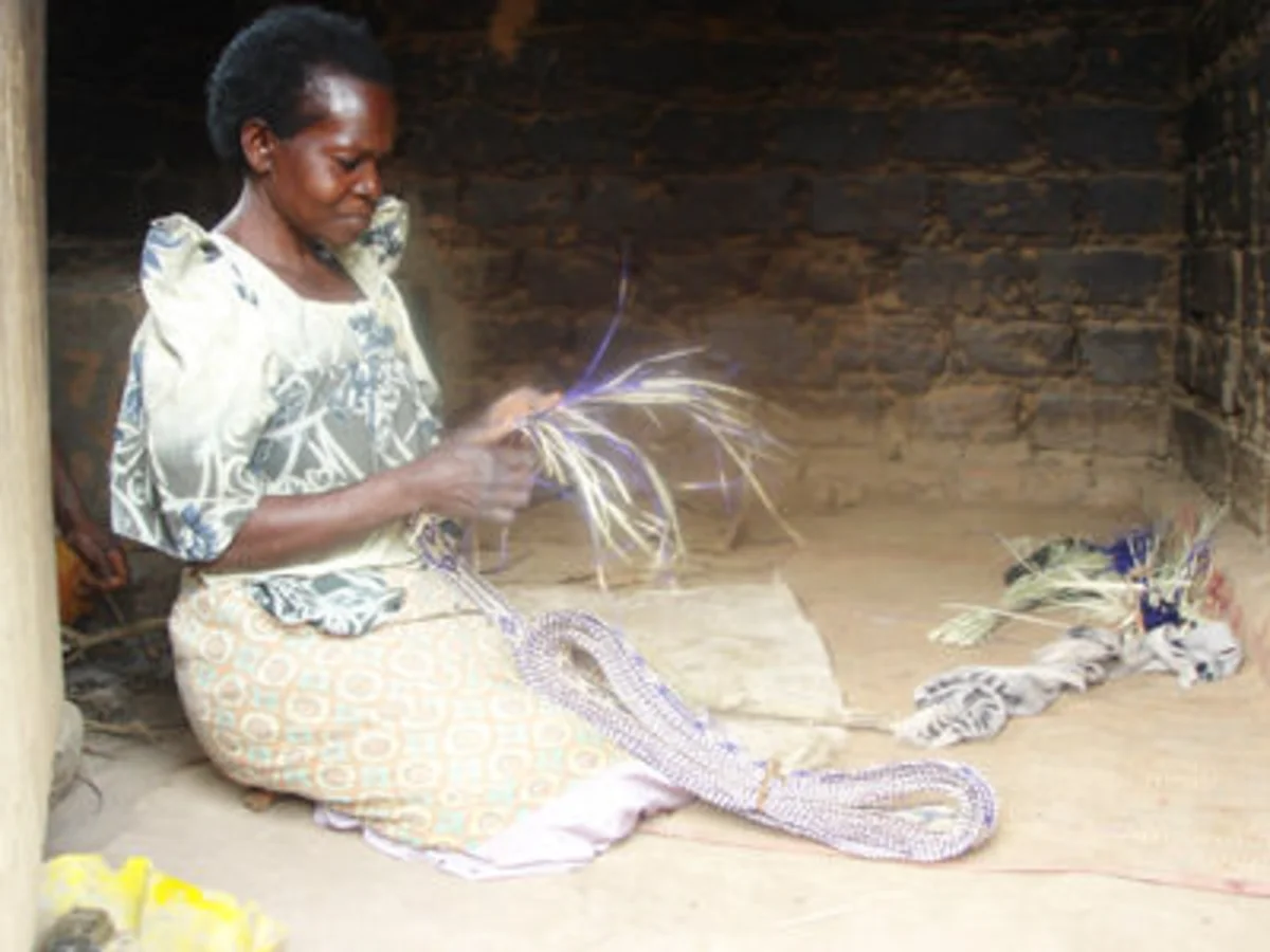 Aids in Uganda: Grossmutter ist die letzte Erwachsene in diesem Haushalt. Aids in Uganda: Grossmutter ist die letzte Erwachsene in diesem Haushalt.