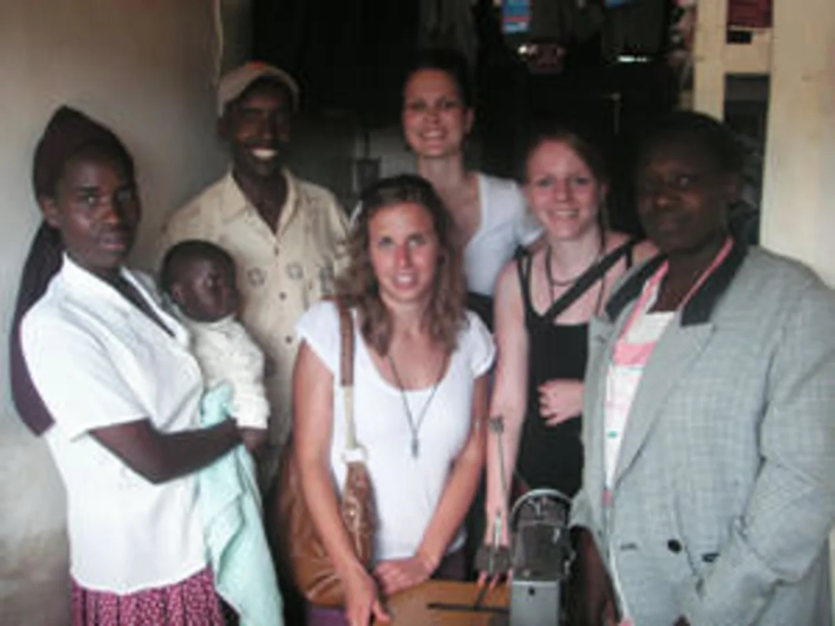 Familienbesuch bei der Forschungsarbeit in Kenia Familienbesuch bei der Forschungsarbeit in Kenia
