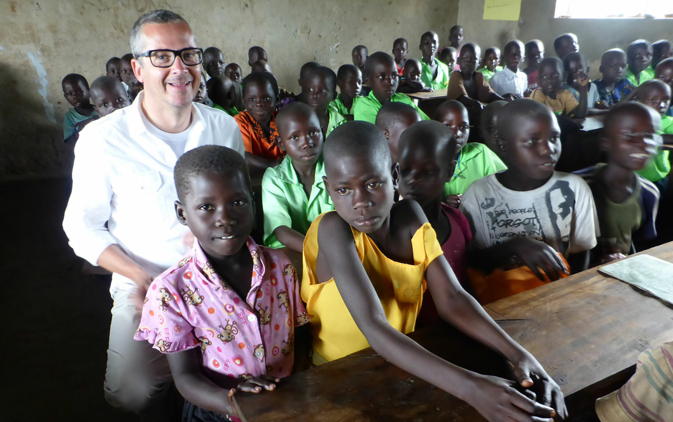 Anton Speck an einer Schule in Uganda