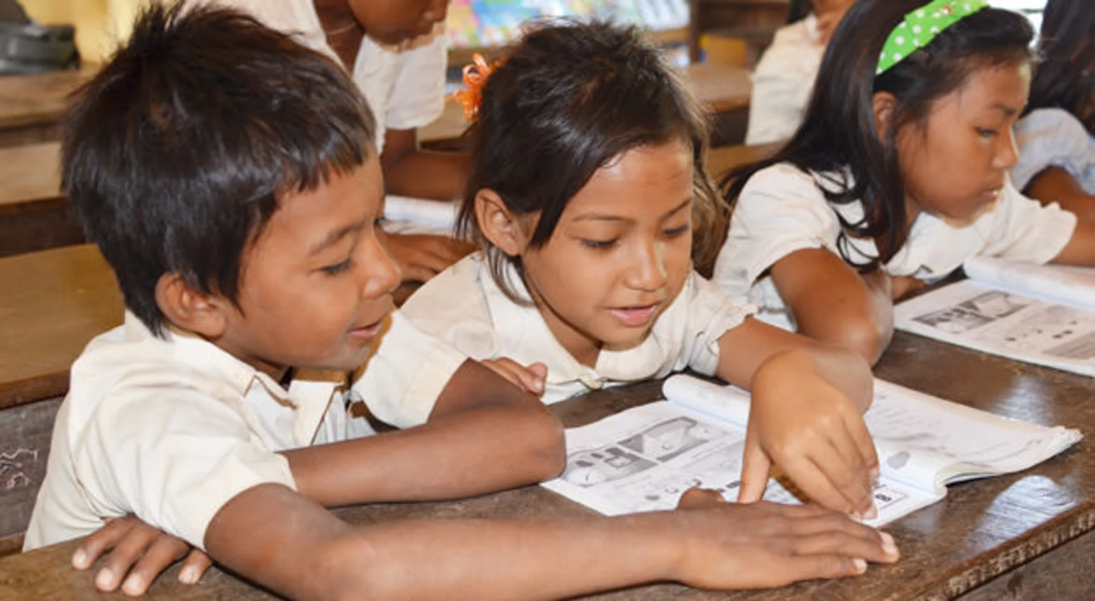 Schulkinder in der Primarschule von Kampong Os, Kampong Chhnang, Kambodscha. Schulkinder in der Primarschule von Kampong Os, Kampong Chhnang, Kambodscha.