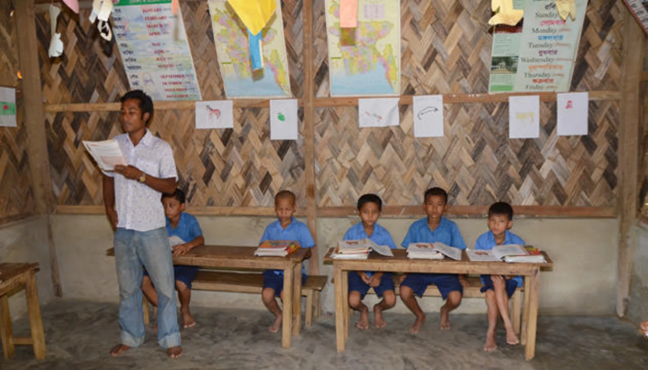 Haliram Tripura, Lehrer an der Dorfschule von Yang Hre Say, Bandarban Hill Tracts, Bangladesch Haliram Tripura, Lehrer an der Dorfschule von Yang Hre Say, Bandarban Hill Tracts, Bangladesch