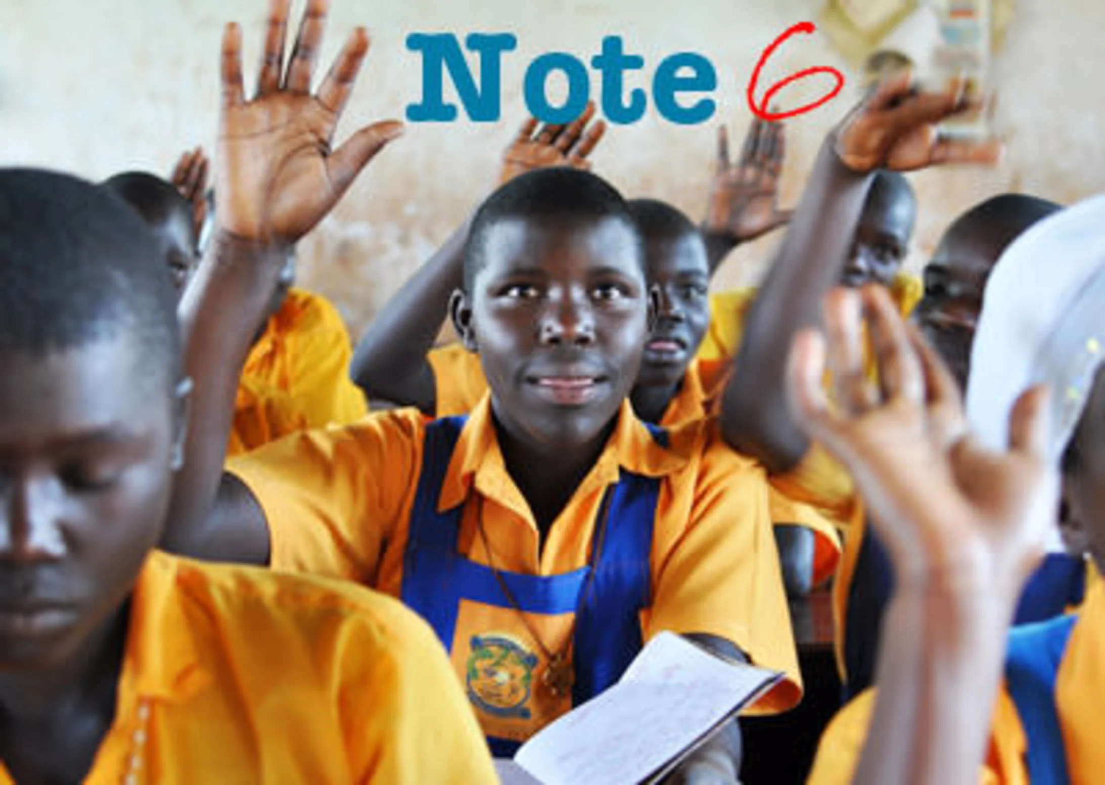 SchulmÃ¤dchen im Unterricht in Uganda