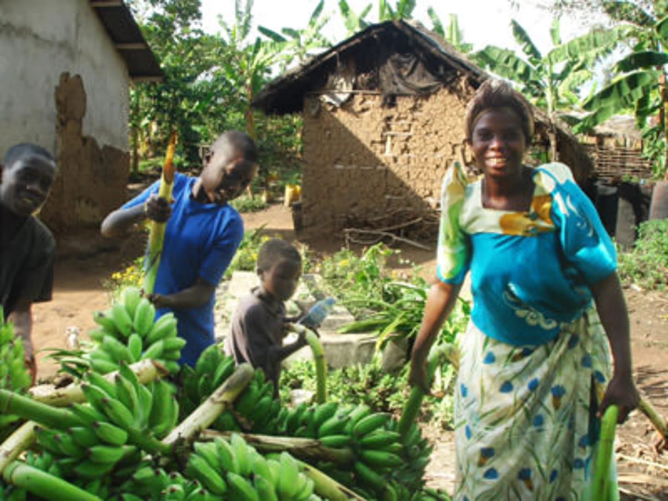 Aids in Uganda: Witwe Laulencia mit Kindern. Aids in Uganda: Witwe Laulencia mit Kindern.