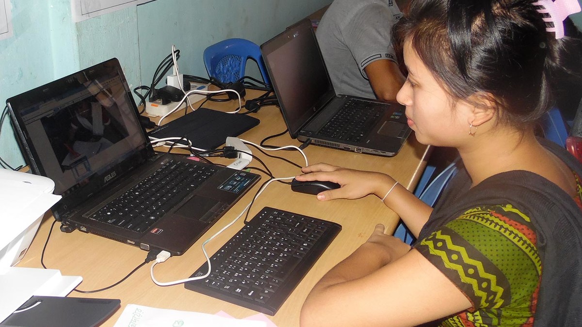 Bangladesch Laptop für Studentin