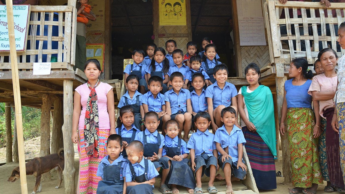 Bangladesch Klasse vor Dorfschule