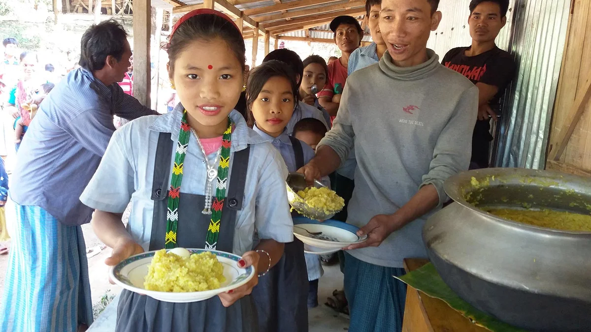 Bangladesch Schulmahlzeit