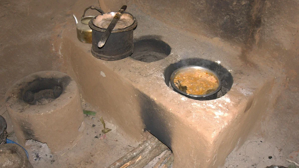 Umweltfreundlicher Lehmherd Uganda 