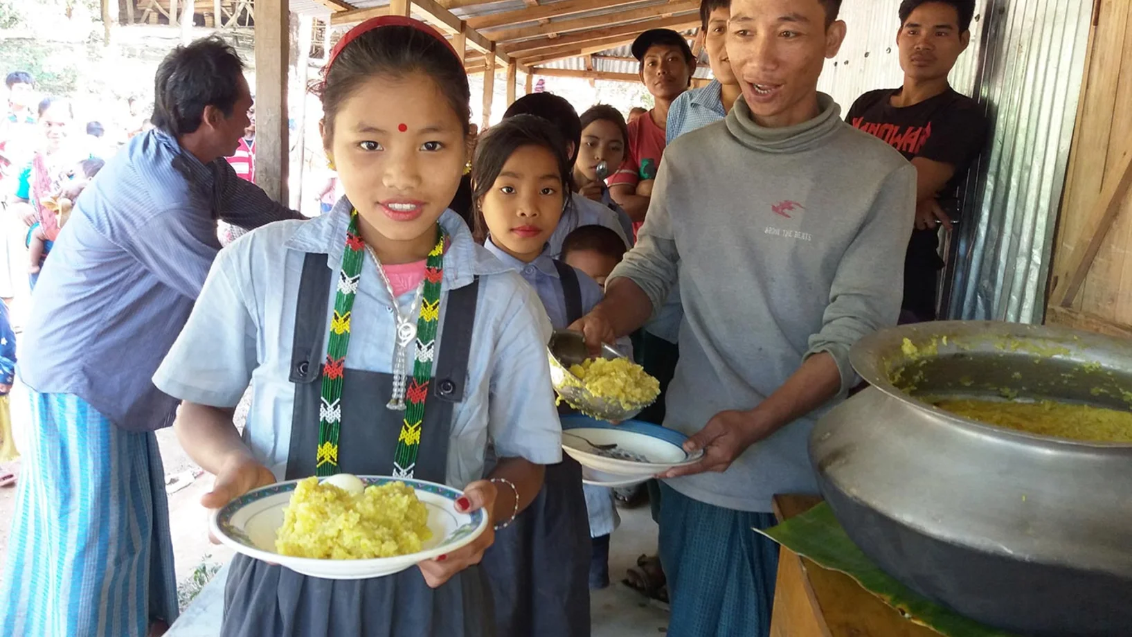 Bangladesch Schulmahlzeit