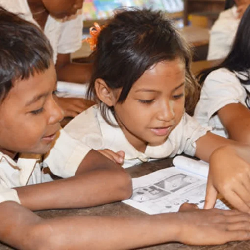 Schulkinder in der Primarschule von Kampong Os, Kampong Chhnang, Kambodscha.