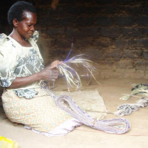 Aids in Uganda: Grossmutter ist die letzte Erwachsene in diesem Haushalt.