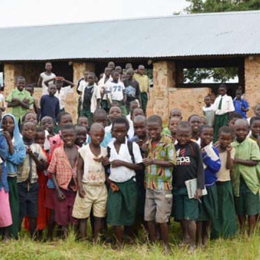 Schulkinder an der Primarschule von Anyola, Distrikt Zombo, Uganda